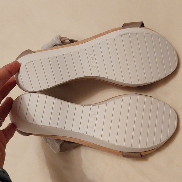 *SALE* NWOT Kenneth Cole REACTION Wedge Sandals Size 9 - Picture 7 of 7